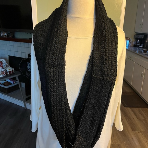 Black Knit Infinity Scarf round Isaac mizrahi qvc - Picture 8 of 11